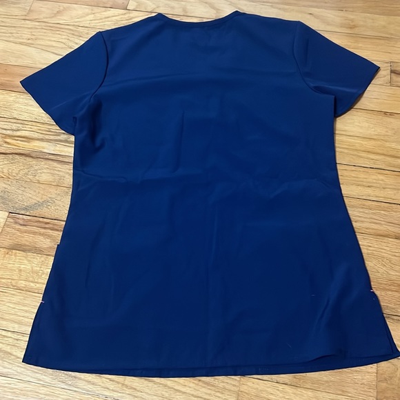 GT Performance Scrub Top - Picture 3 of 3